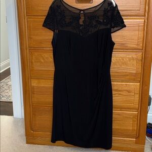 Jessica Howard Elegant Embroidered Illusion Neckline Cocktail Dress Size 16